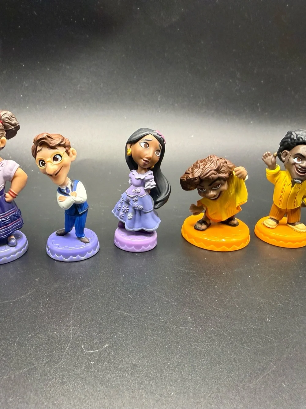 Disney Encanto Mini Figures Set • Jakks Pacific • Rainbow Base